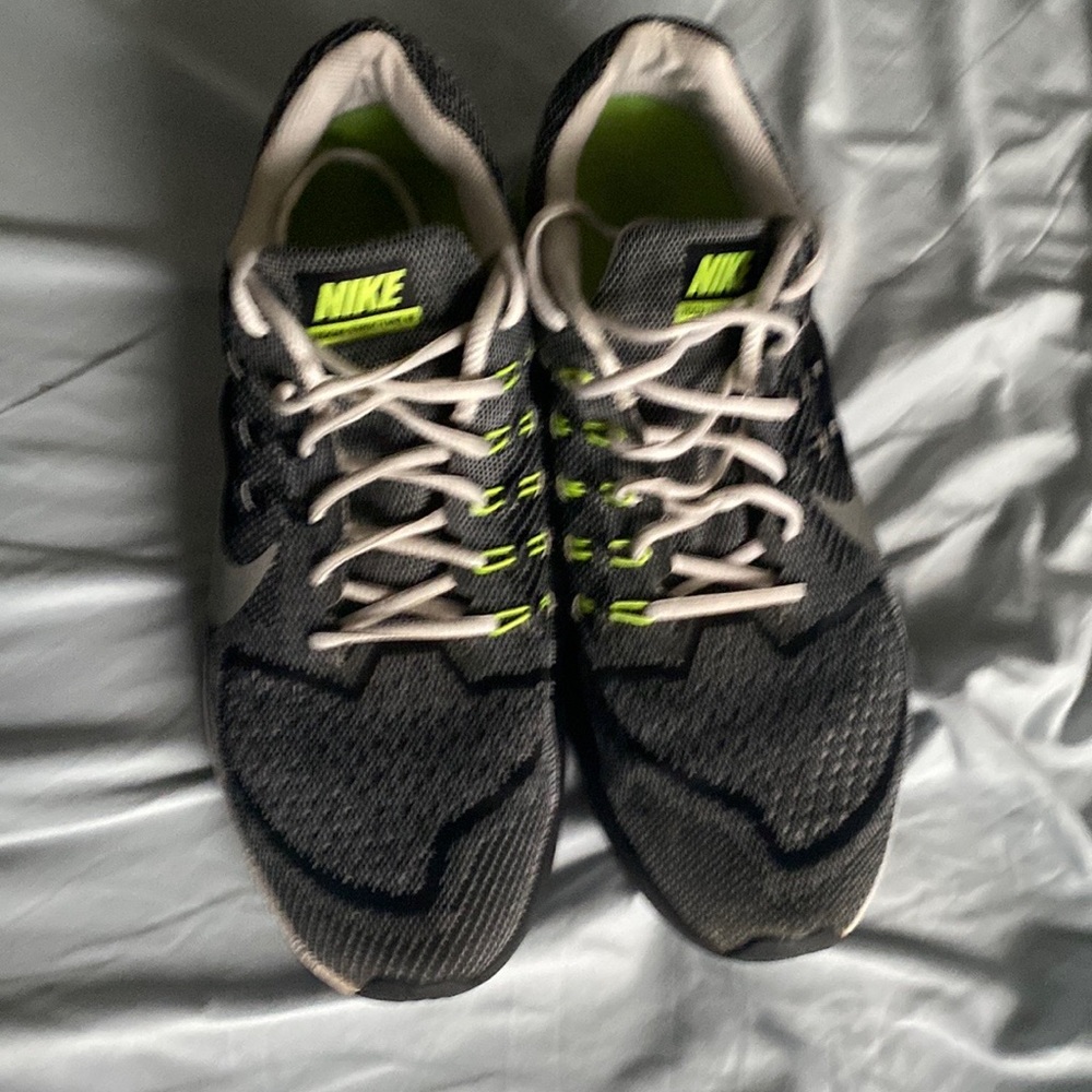 Didn’t wear them much so I figure it’s best to sell them.